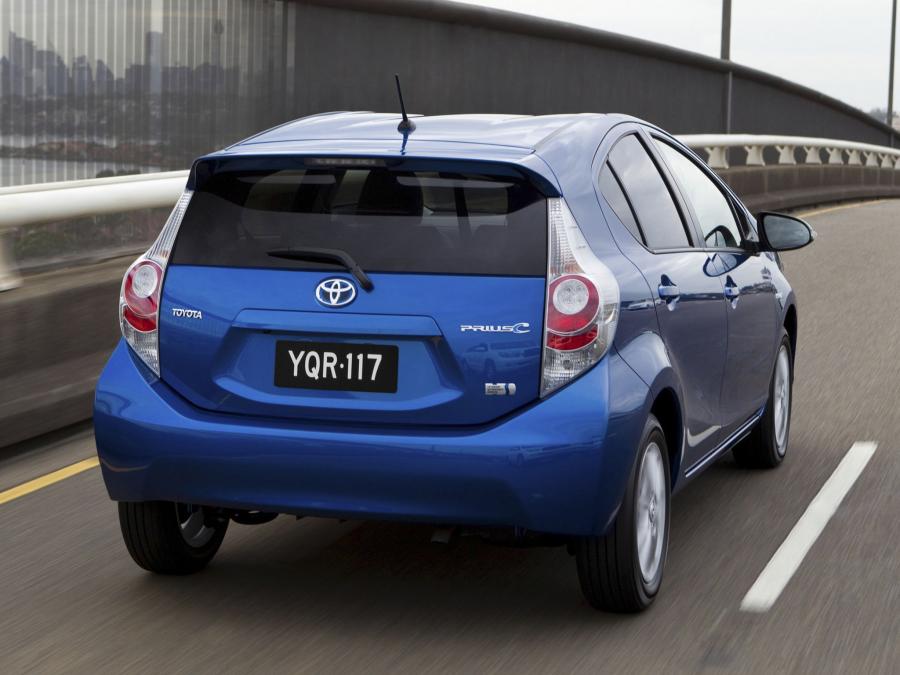  Toyota Prius c 2012 года  (AU) (фото 3 из 19)